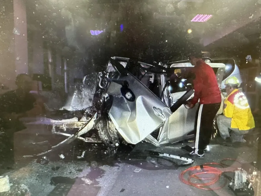 影/現場慘況曝光！屏東休旅車酒駕自撞「車頭爛掉」！4人送醫1人傷重不治
