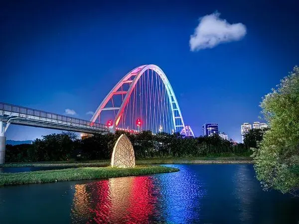 都市桃花源！「新北濕地藝術季」河床穿新衣　匯聚11組重量級作品