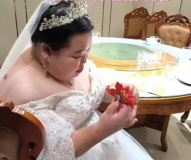 新郎娶體重相差50kg「重量級新娘」　婚禮全程「擺臭臉」賓客看傻眼