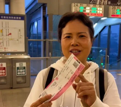 大媽拍片嫌棄台灣「搭火車麻煩」　反遭陸網友狂酸「妳才該加油」