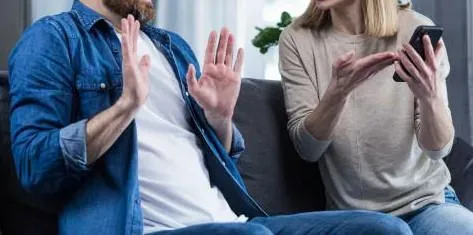 人夫上網「秀戰績」！出軌小三又約女網友開房間　妻感到羞恥怒提告求償