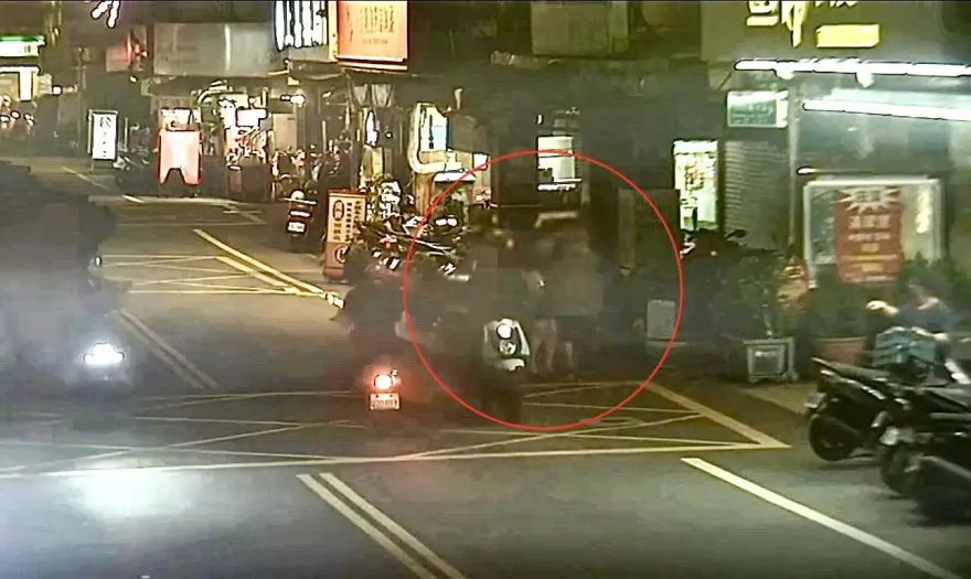 影/毒蟲深夜機車搶奪女子包包　1小時後立刻遭逮人贓俱獲