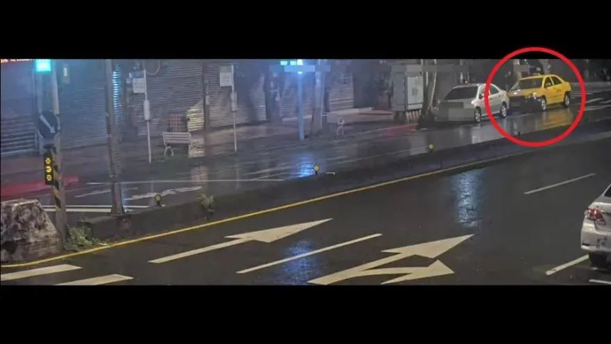 影/半夜砸車偷東西！警電眼追賊　47歲男遭2罪送辦