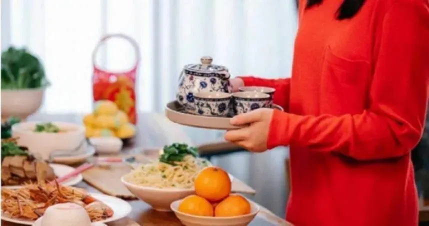 婆婆嫌棄禮盒「不吃這種點心」⋯送香奈兒才勉強收　人妻淚：育兒津貼她要收走