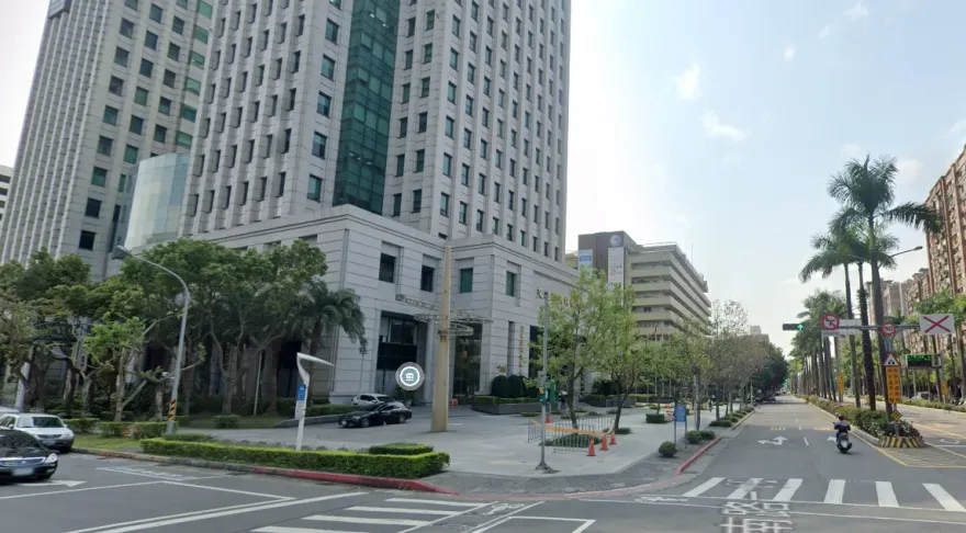 記點新制民怨爆炸！10/31百輛計程車包圍交通部、遊覽車代表按鈴申告