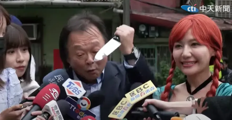 影/萬聖節化身「鬼娃恰吉」　王世堅笑回：演自己還需要化妝嗎