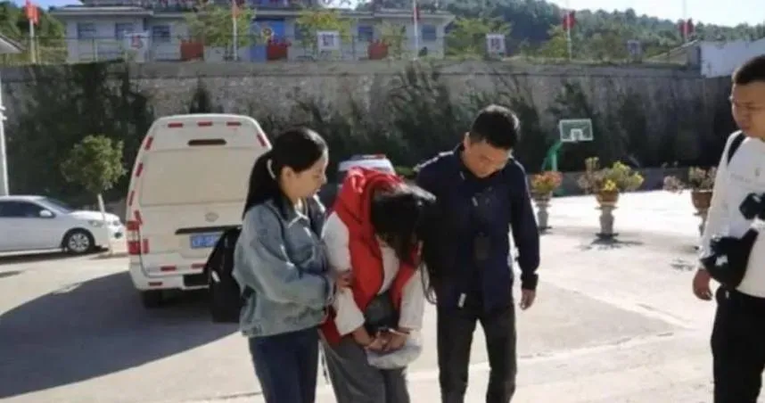 爭吵下「毒」手！她害死男友潛逃27年　落網成大媽嘆「看到家鄉名都會怕」