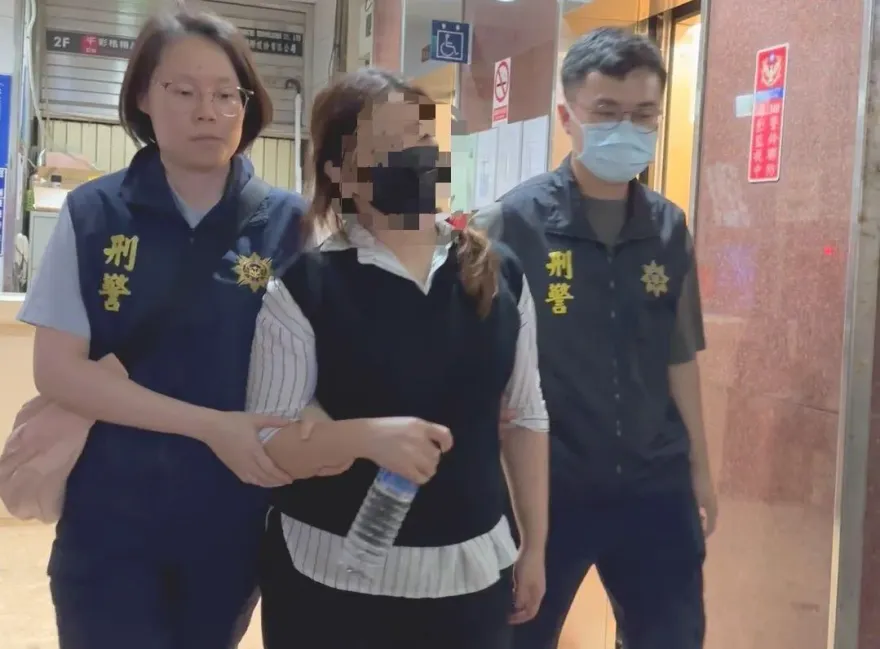 影/ATM車手跪了！黑絲襪「會計」單槍匹馬騙過銀行提出2.5億　還幫別團領