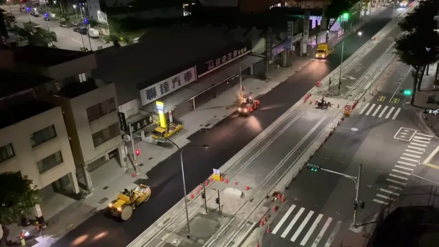 影/高市道路工程被投訴夜半噪音擾民　他怨「政府發出的噪音就不是噪音嗎」