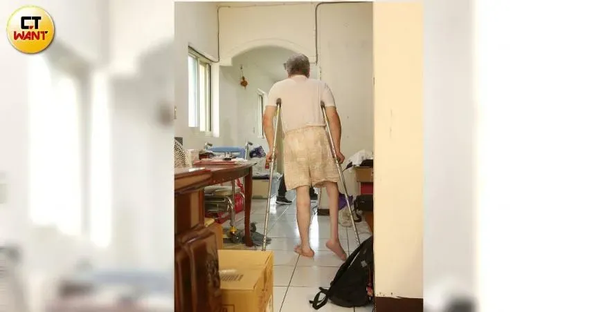 長照悲歌！小兒痲痺兒顧93歲植物人母　親曝生活最大難題竟是「這件事」