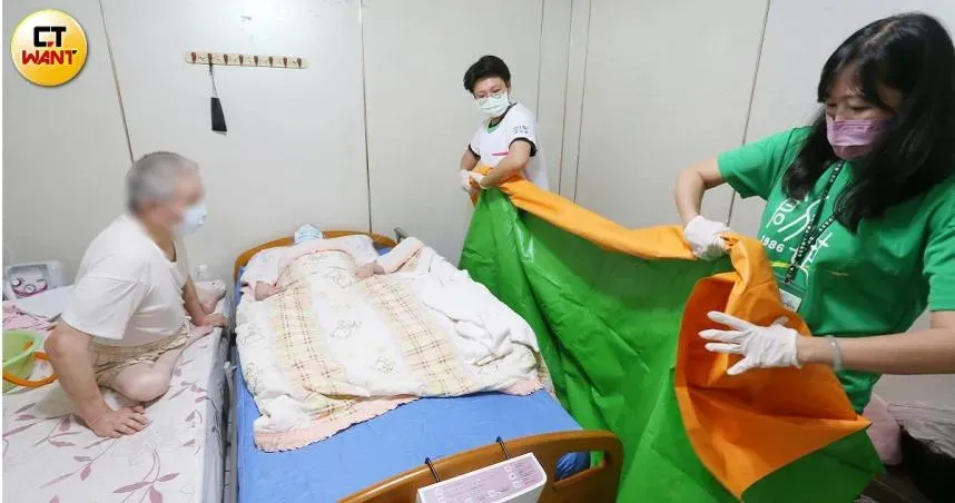 長臥病人「原床泡澡」最怕遇這事　護理師：有人連床都沒有