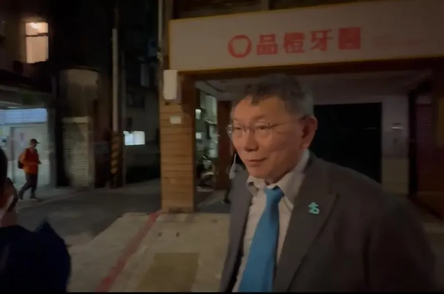 影/「朱侯柯」景美鐵門密會53分「會後表情全都露」！今將對外說明