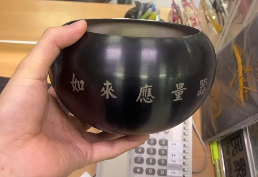 師姐化緣的「碗缽」搞丟！　台中警地毯式搜索幫她找回來