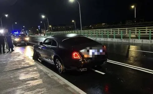 2390萬勞斯萊斯「輪胎剛換」民權大橋自撞　員工開老闆車「維修逾200萬」