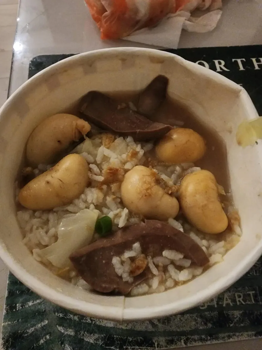 影/盤子？花蓮「雙腰子粥」850元挨轟　闆娘秀食材：成本650薄利多銷