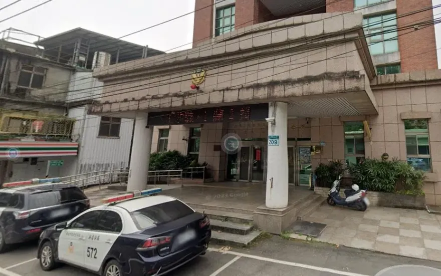 萬聖節國3驚魂！她閃大燈、按喇叭　惡男剪車逼車還跟到派出所