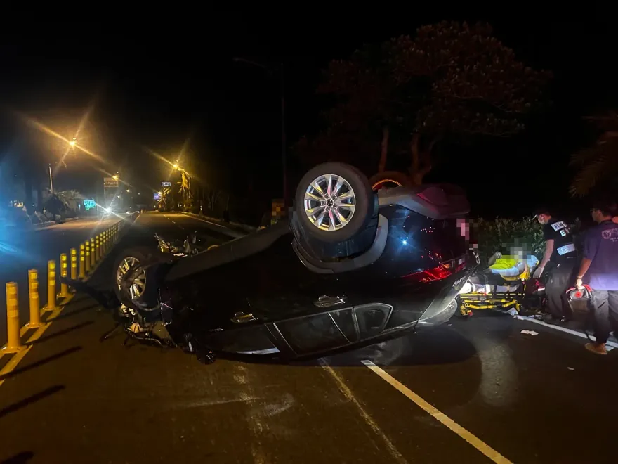 墾丁嚴重車禍！2車互撞翻車釀8傷　傷者最小才2歲