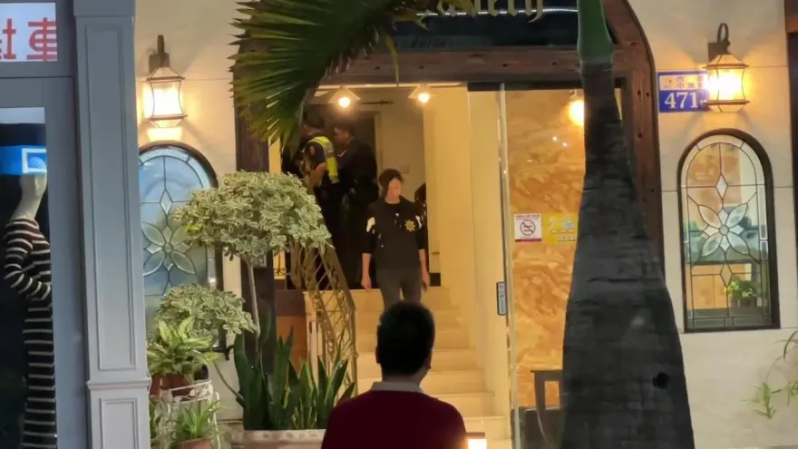 影/台中酒店兩派人馬大亂鬥　仆街男咆哮嗆「顏清標不會放過你」