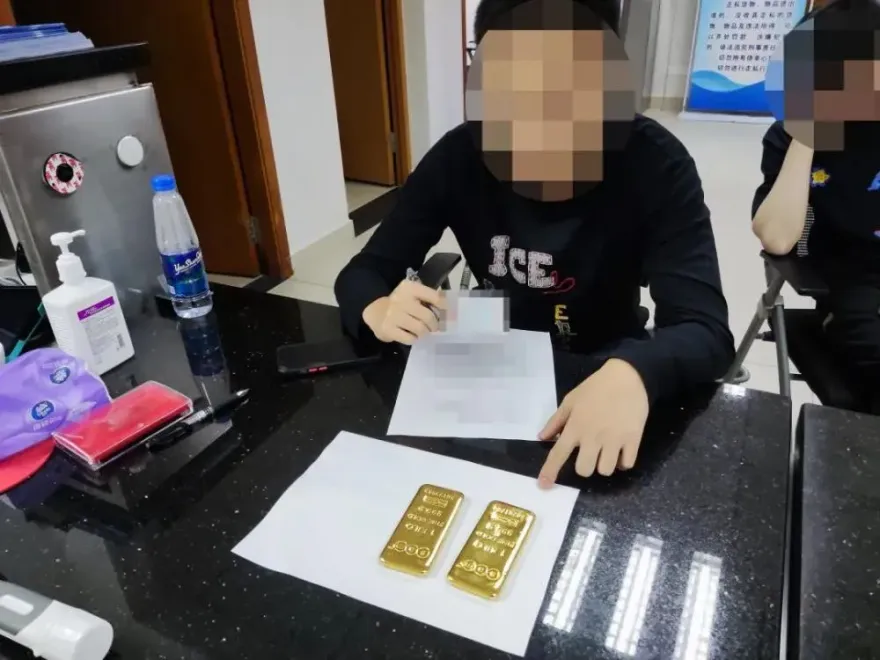 男子鞋底藏2kg金條試圖走私　因「腳步沉重」被海關人員識破