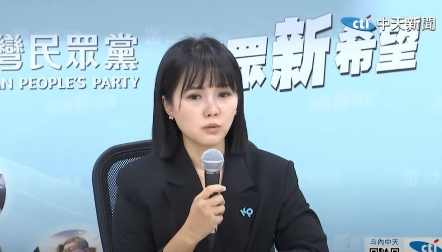 簡舒培索資扯到柯文哲　吳怡萱反酸：自己的鍋自己擔