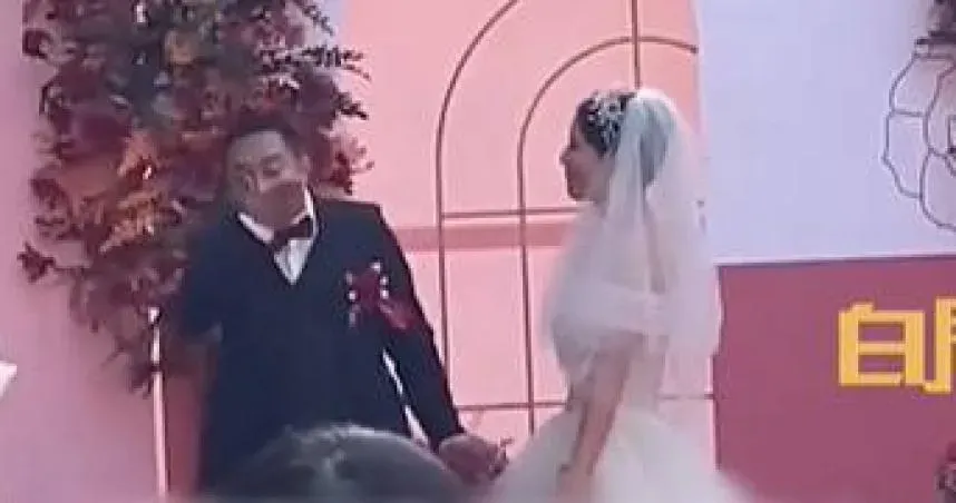 影/結婚接吻「新郎秒擦嘴新娘乾嘔」　互相嫌棄？真相大反轉