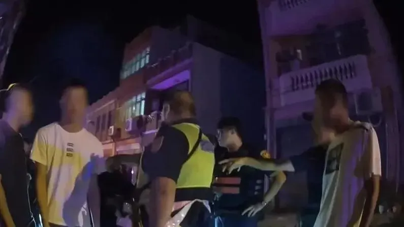 影/高中情侶引爆「家長7打1」！不捨男友遭打　不孝女竟撂一群救兵揍父