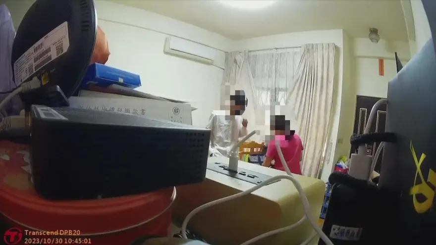 影/詐騙全都錄！詐騙車手身兼「5職」到府面交　遭警埋伏逮人