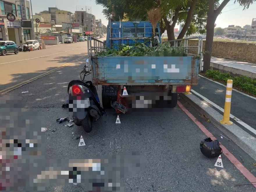 快訊/台中恐怖車禍！大貨車違規停紅線　後方騎士無煞車猛撞爆頭亡