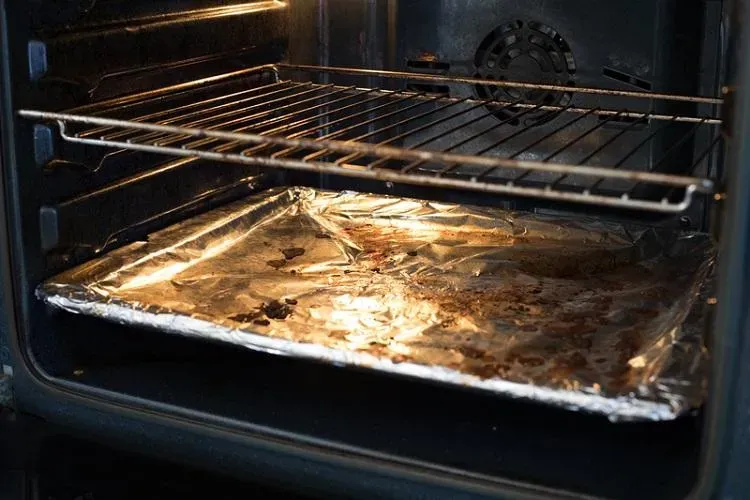 烤箱油垢爆難清？ 教你「5個不費力清潔作法」：蘇打粉加1飲品秒乾淨溜溜