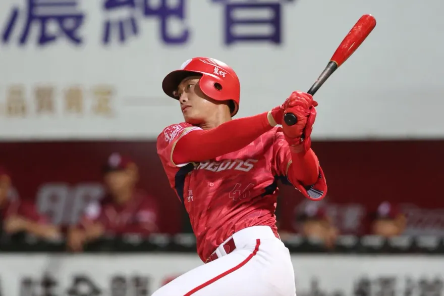 中職台灣大賽/史上第2年輕「4番」！劉基鴻首打席炸裂2分砲寫紀錄