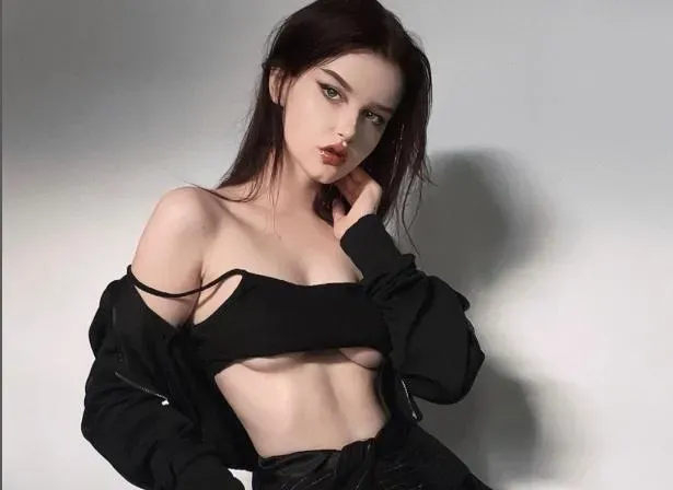 20歲網美對可樂上癮！日灌4公升　「喝它就像吸氧氣」：不喝就頭痛