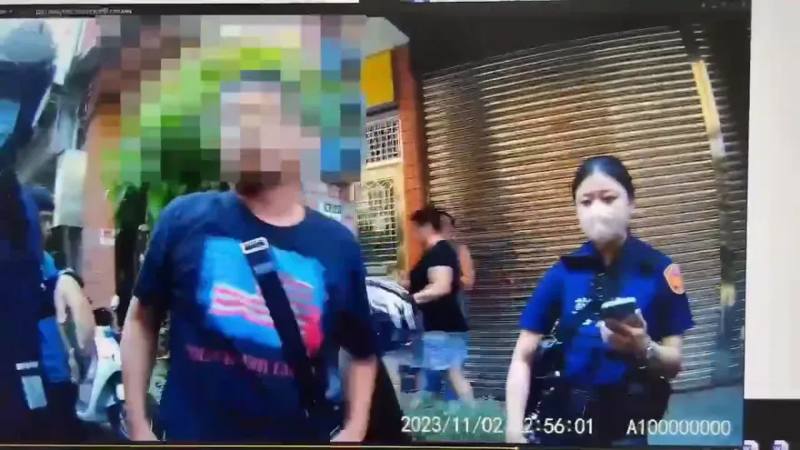 影/火爆片！外送員跟店員口角完扭打還不夠　竟拔「西瓜刀」嗆聲下場慘