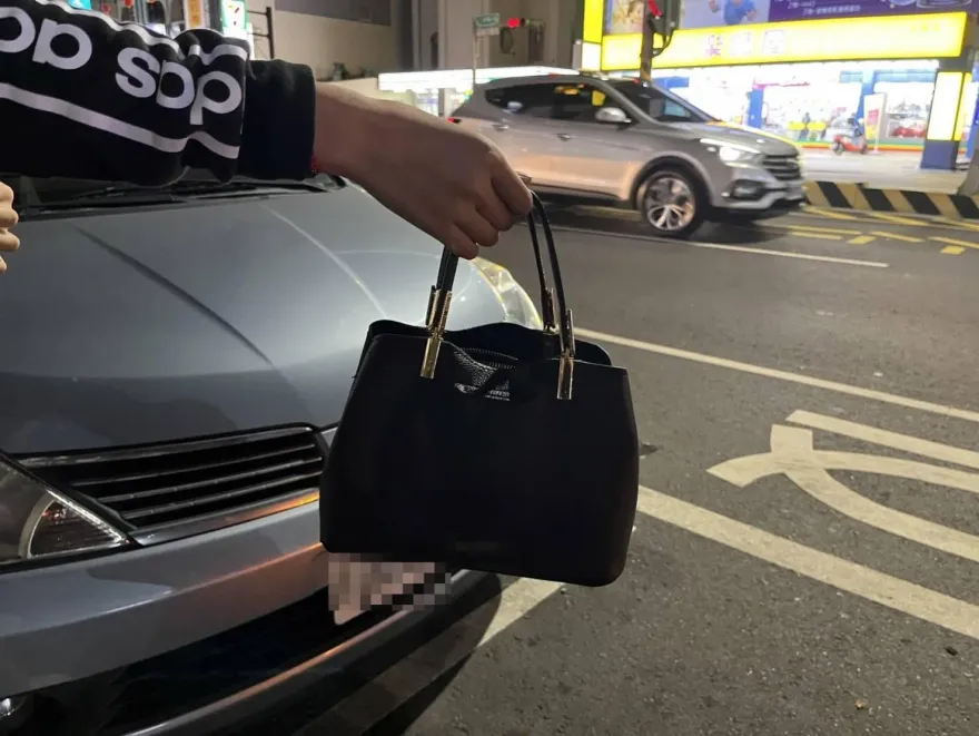 影/好心人撿包還失主「現金全消失」　警一查真相大逆轉