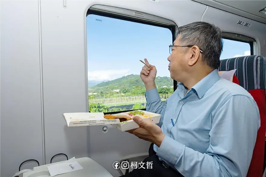 「藍白合」柯文哲上車了？！臉書照片洩露真實心聲