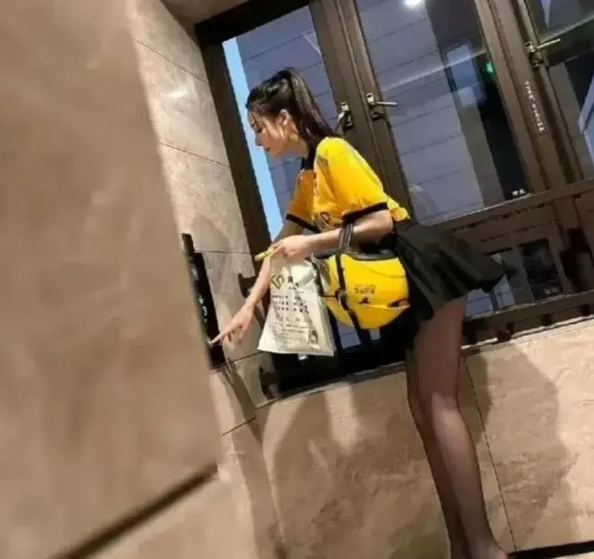 一碗牛雜湯粉6200元？「黑絲襪長腿正妹」外送上門　傳藏情色服務…真相來了