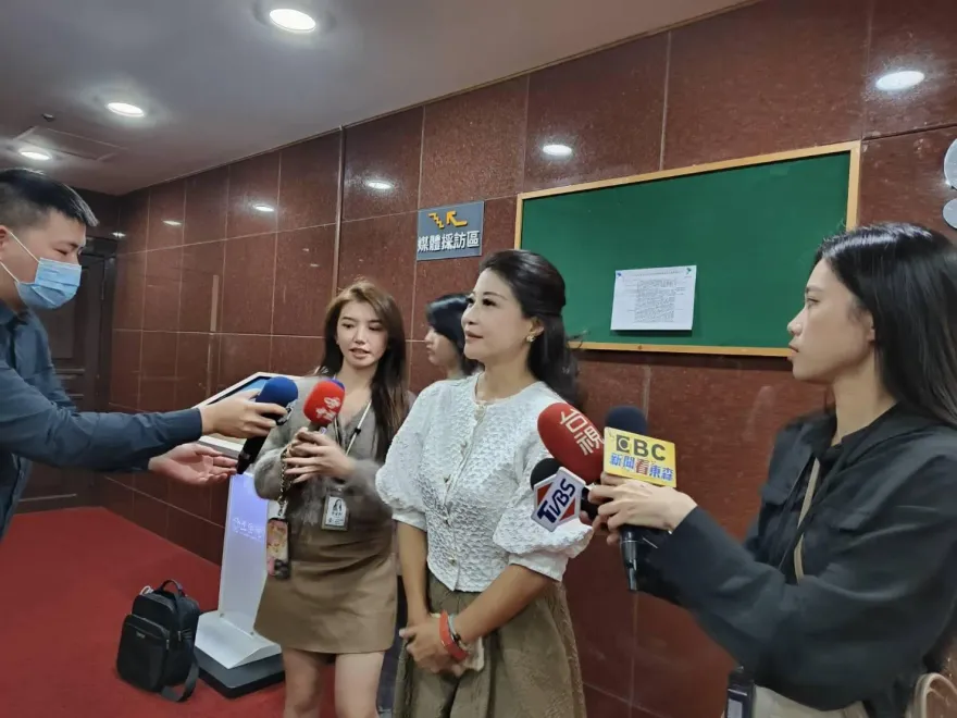徐巧芯爆梁文傑和長腿辣妹「同進出」　林楚茵力挺丈夫：照片是移花接木