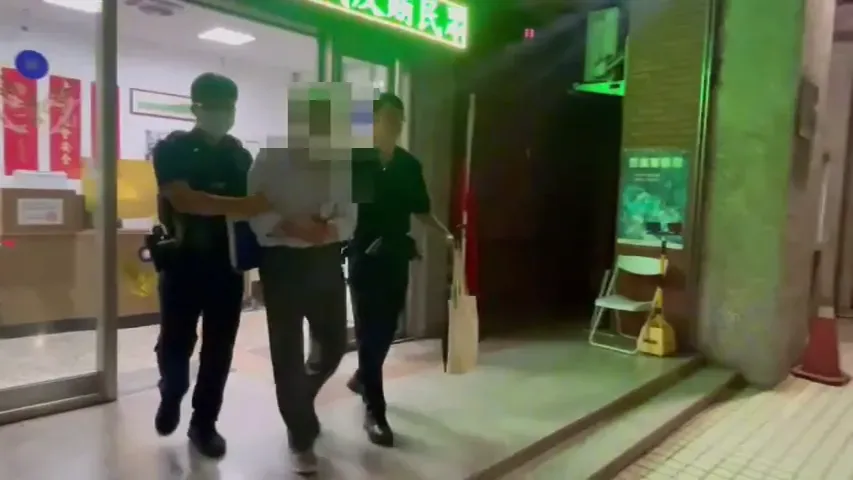 影/專挑身障婦下手！淡水老賊一次A走32張彩券　河邊被圍捕送辦
