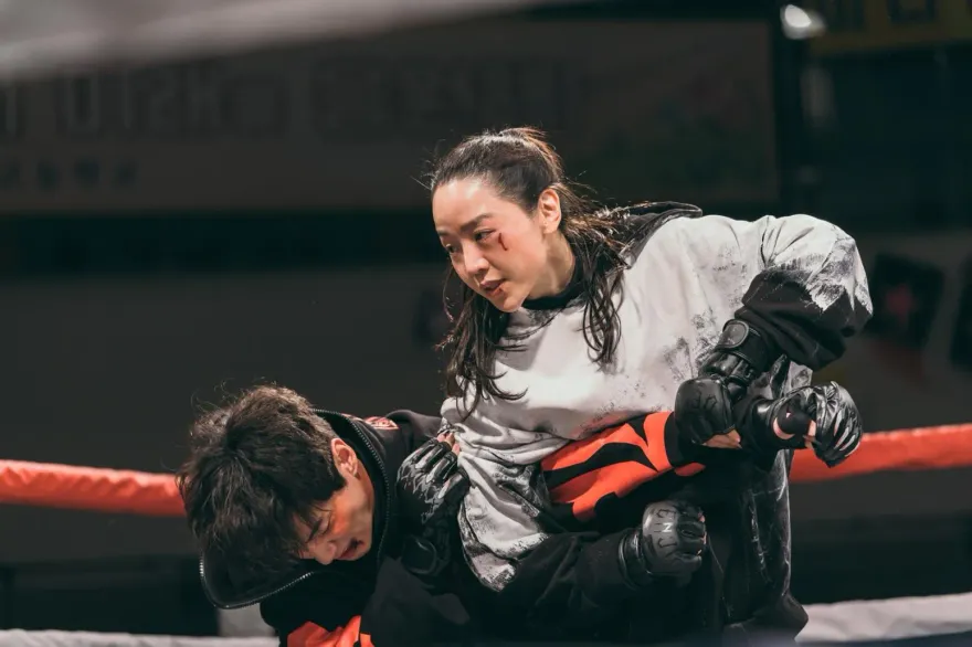 女版馬東石！《哲仁王后》申惠善誤傷李濬榮…自曝練武打戲練到吐