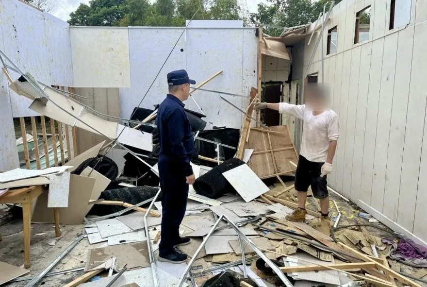 蘆洲違建鐵皮屋暗藏職業賭場　新北市府公安稽查強勢拆除