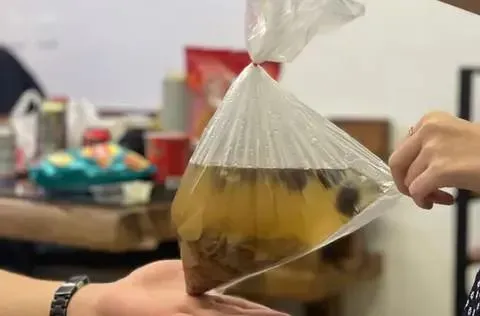 又見墾丁盤子店！外帶400元雞湯鍋「僅兩隻棒棒腿」　網：還不如買超商