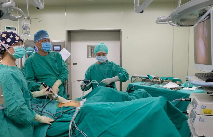 6旬嬤「大肚子」檢查出30cm卵巢囊腫！靠「新技術」快速恢復不留疤