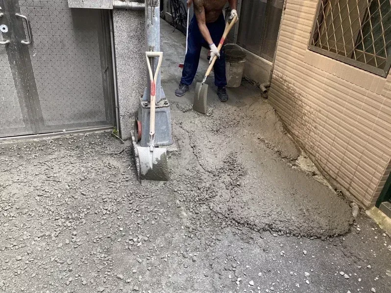 士林工地天降水泥！北市府開罰3.6萬　「再噴」將勒令停工