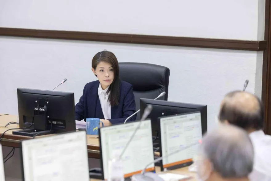 民進黨議員造謠「高虹安飲酒照」！新竹市府駁斥假消息： 當事人證實非本人