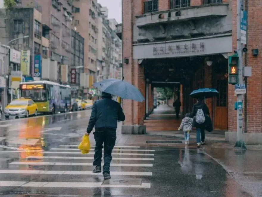 今低溫12℃「3地防雨彈」！　下周2波「更強冷空氣」接力殺來