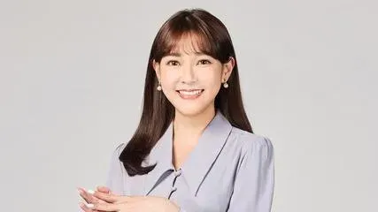中天23位主播推限量桌曆！張若妤美照「炫腹」  甜曝老公愛穿情侶裝