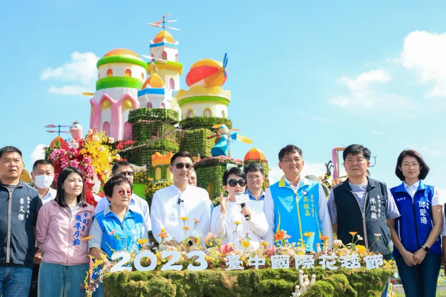 全台首座「漂浮花都」城堡！2023台中國際花毯節今登場　盧市長率先開箱