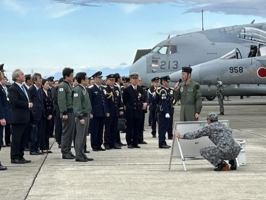 影/出席航空自衛隊三年一度觀閱式　岸田文雄：加強防禦能力至關重要