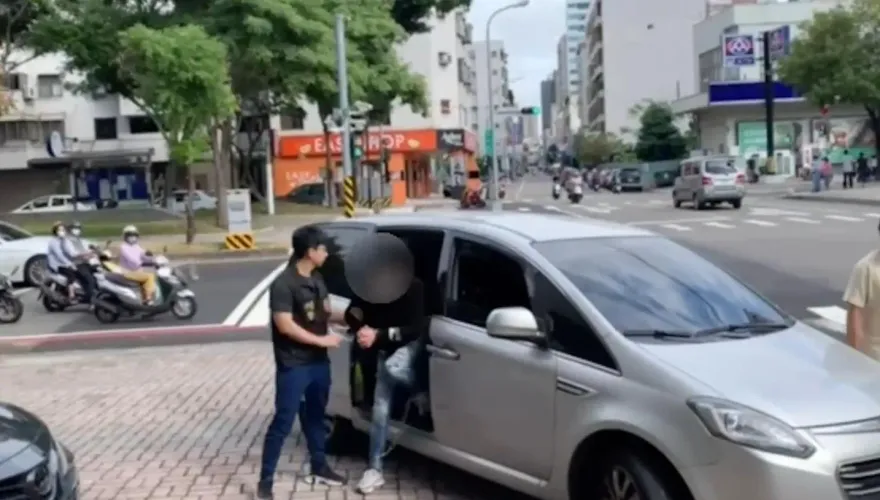 影/不爽網路放話！台中男跑到前女友家「開槍恐嚇」　1天落網