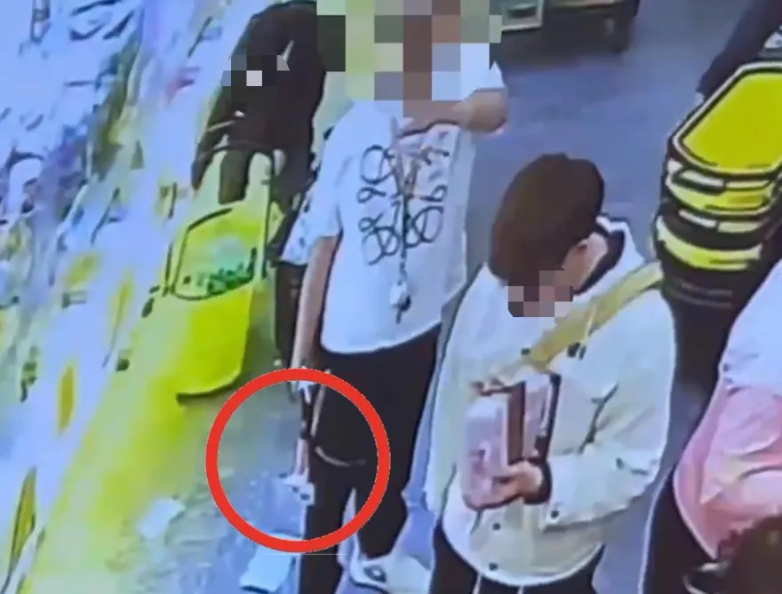 影/「妻子往生、前老闆沒送花圈」！高雄男榔頭怒砸娃娃機店