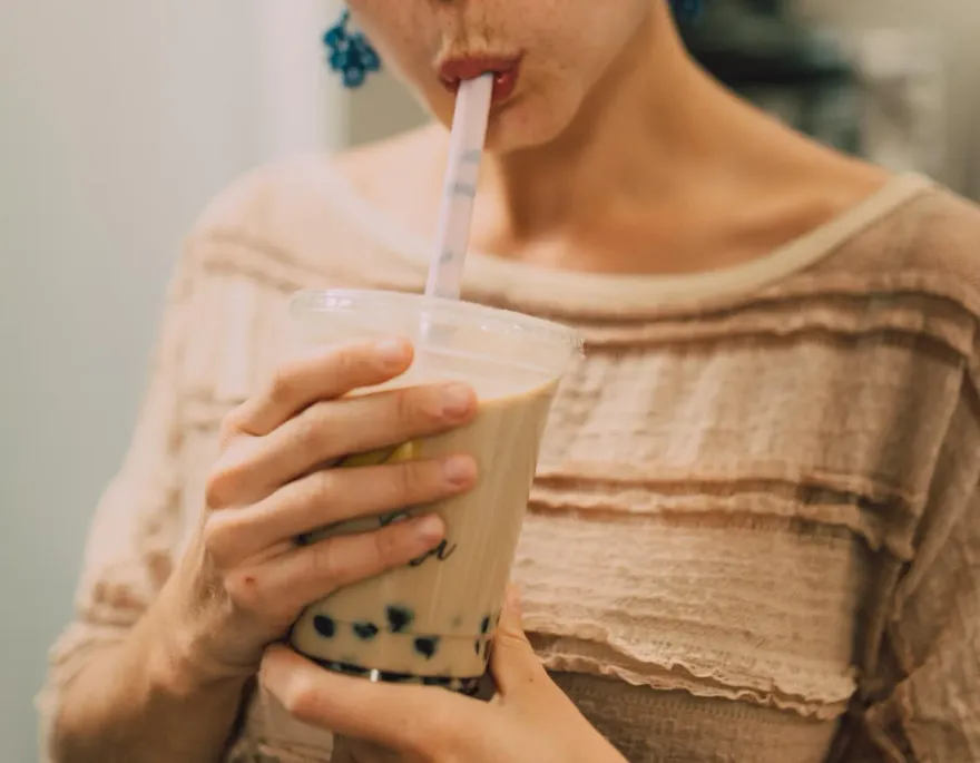 愛女在家打翻珍奶！「瑜伽貴婦」竟逼飲料店員「來我家擦地」　她發文討拍網炸鍋